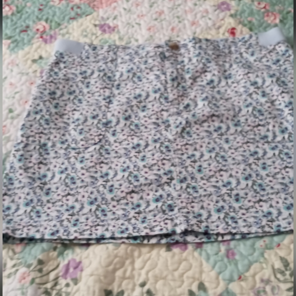 Lee Floral Print Women’s Shorts Skort - Light Blue and White
